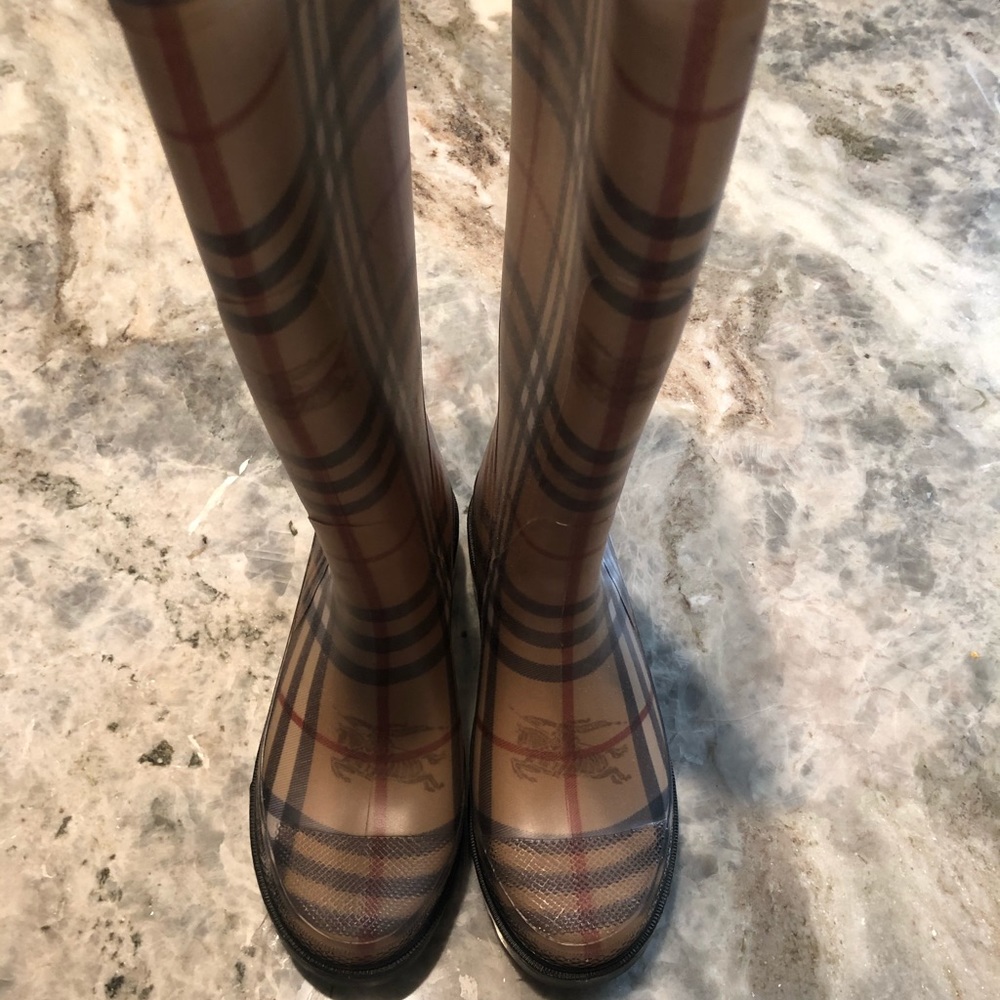Burberry Rain Boots ☔️